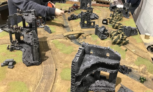 Guard tanks face off against Tyranid creatures - GSC & Tyranids vs Astra Militarum